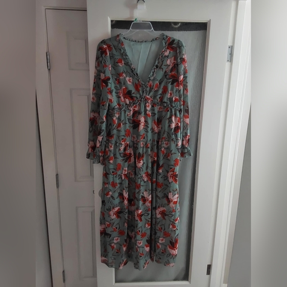 Dresses - Picture 1 of 2